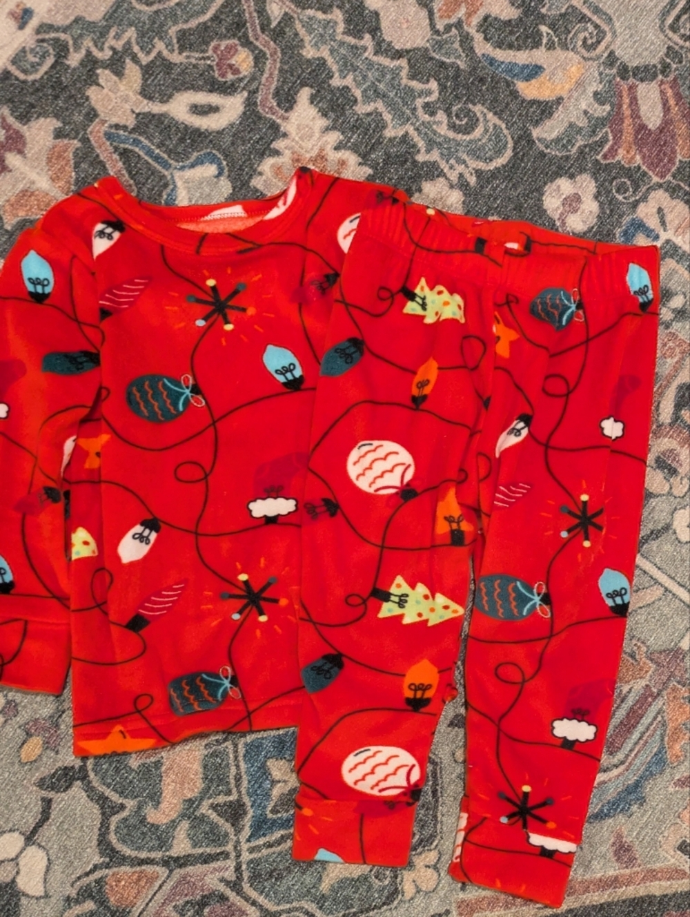 Cat & Jack Red Holiday Light Print Kids Pajama Set